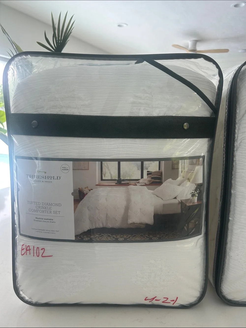 White Textured Diamond Duvet Comforter and 2 shams full queen